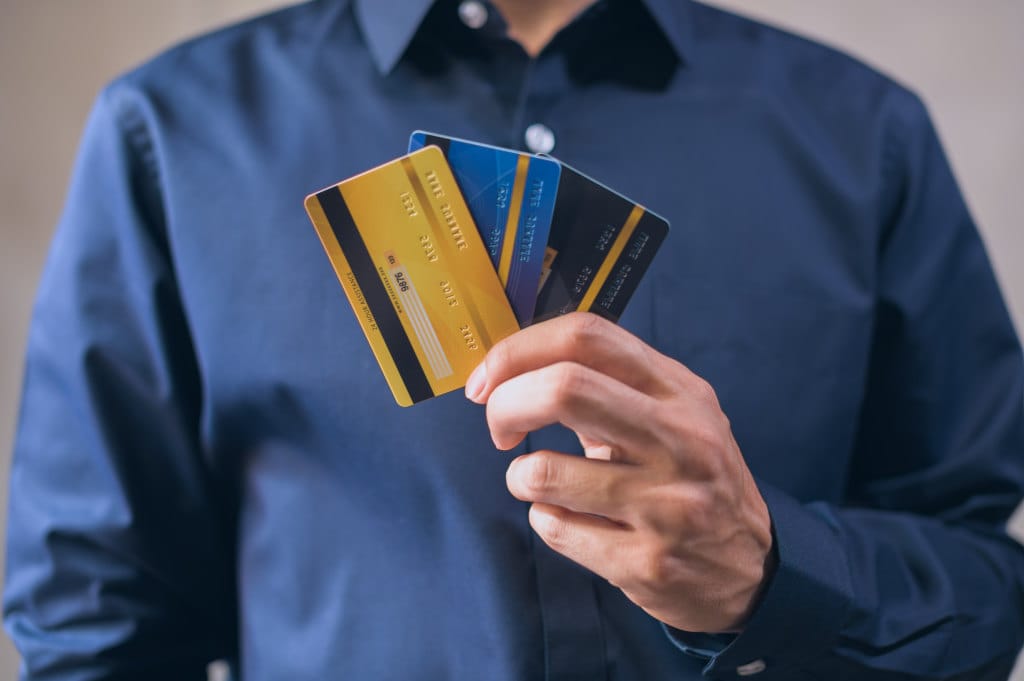 O que fazer se fiquei endividado com o cartão de crédito consignado?
