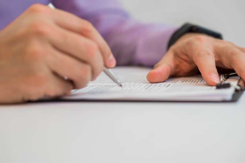 A assinatura no contrato não é minha e o banco está me cobrando!