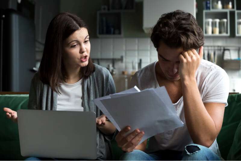 Como ficam as dívidas do casal divorciado?