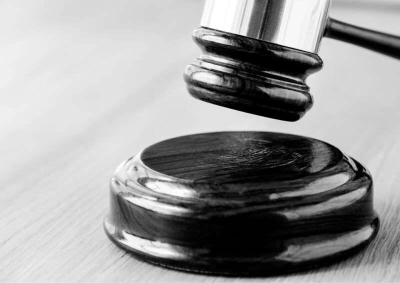É possível o funcionário entrar na Justiça contra a empresa ainda trabalhando?