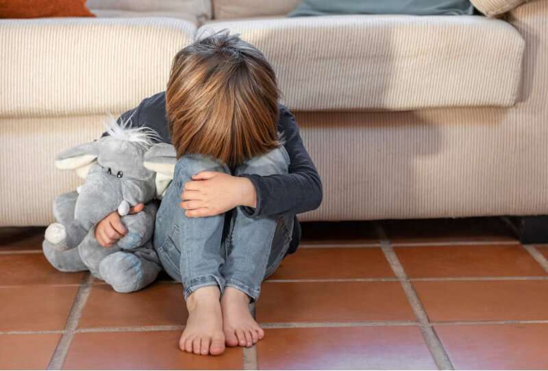 É possível retirar o sobrenome do pai / mãe que abandonou o filho?