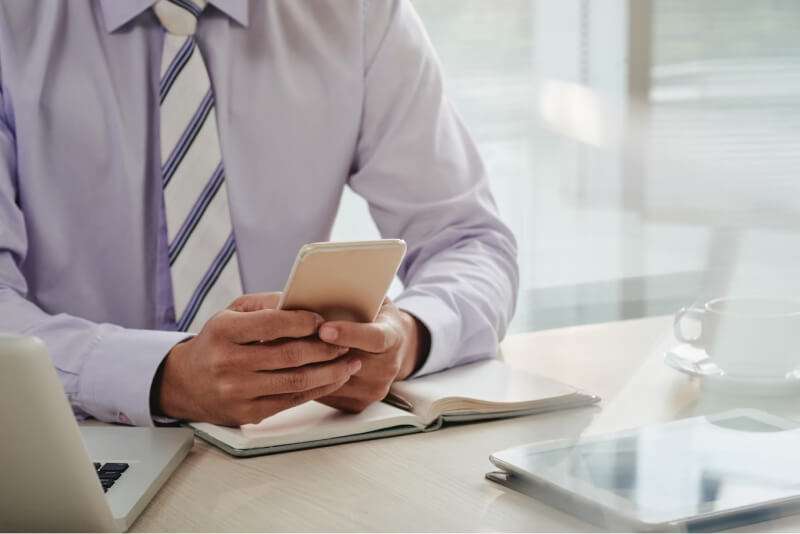Empresa pode restringir o uso de celular pelo funcionário?