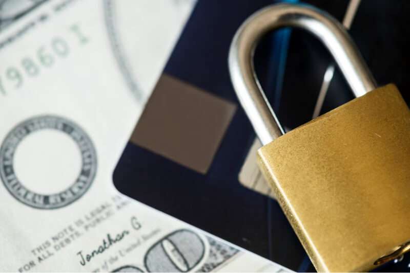 O banco pegou todo o meu salário e agora