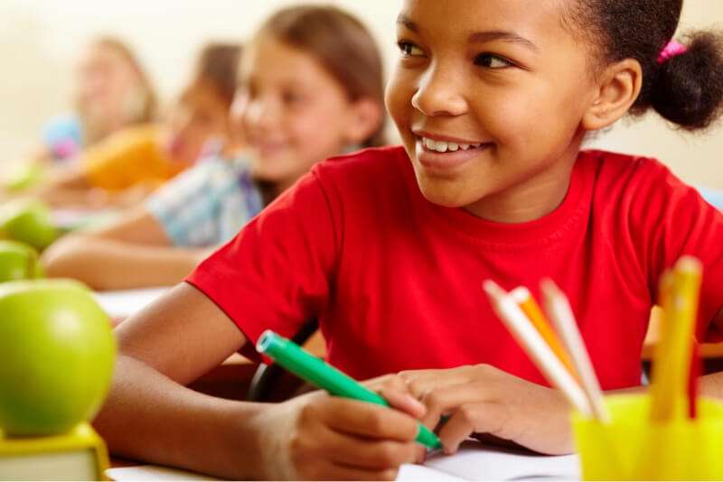 Quem deve escolher a escola dos filhos?