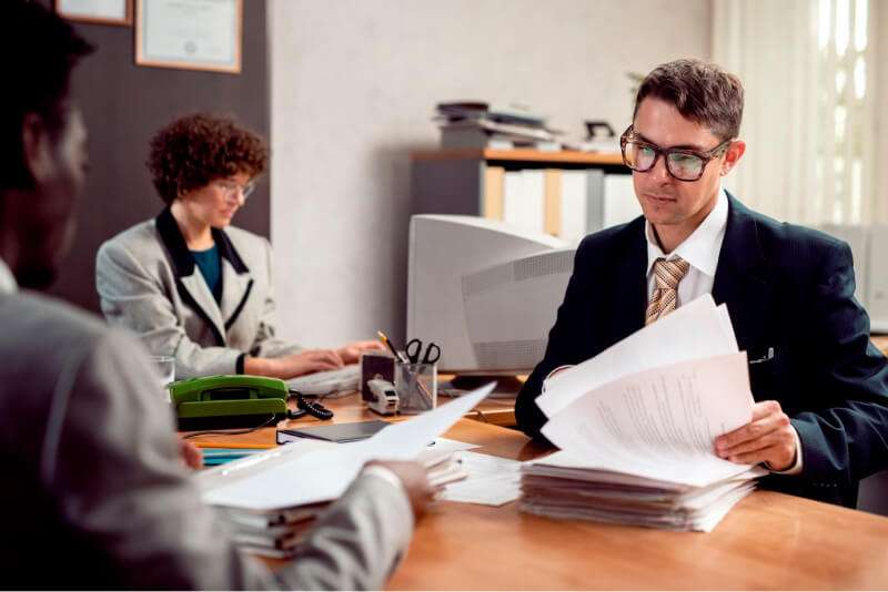 Se eu perder o processo, tenho que pagar honorários mesmo sendo beneficiário da Justiça Gratuita?
