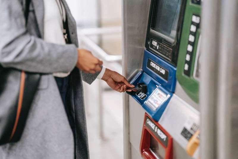 Fui ao Caixa Eletrônico fazer um saque mas o Dinheiro não saiu