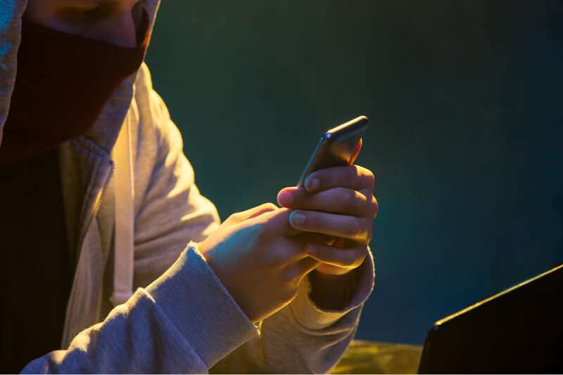 Seu celular foi roubado e o ladrão fez várias transações bancárias? Saiba o que fazer!