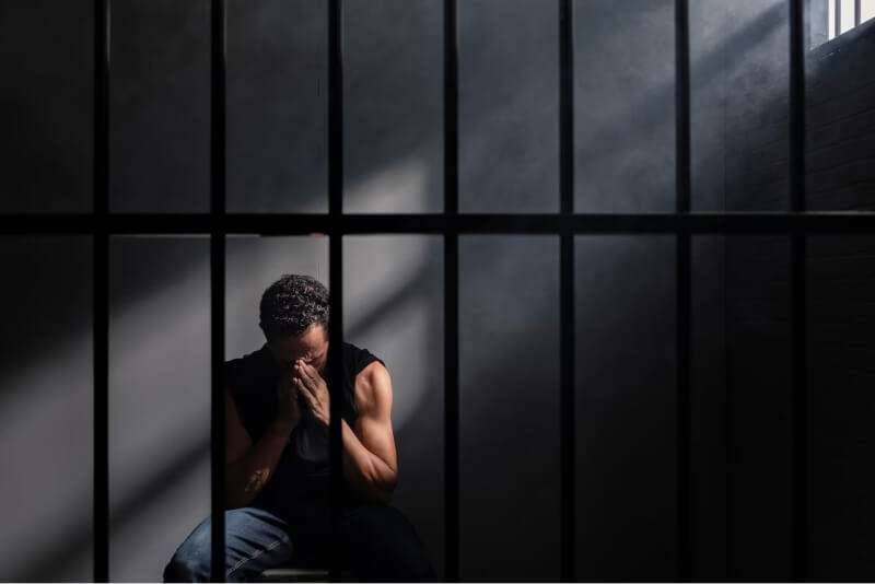 Deixar de pagar pensão é crime?