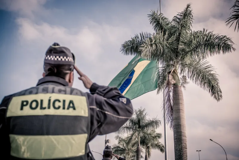 Policial militar pode ter vínculo de emprego?
