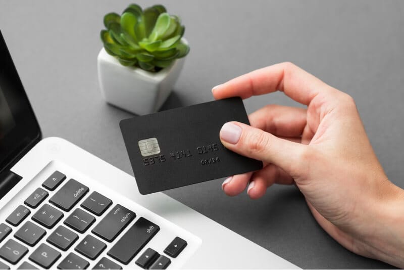 O banco pode usar limite do cheque especial para pagar o cartão de crédito?