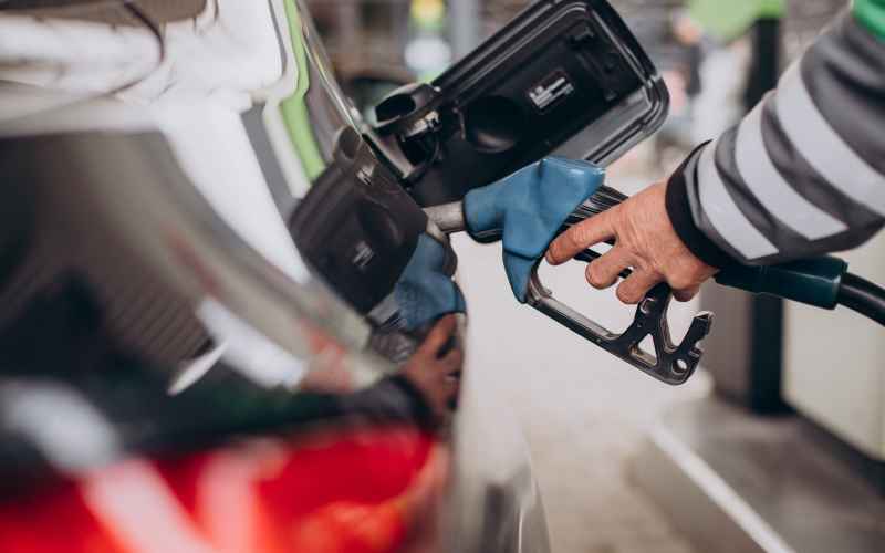 Gasolina e etanol voltam a ser tributados